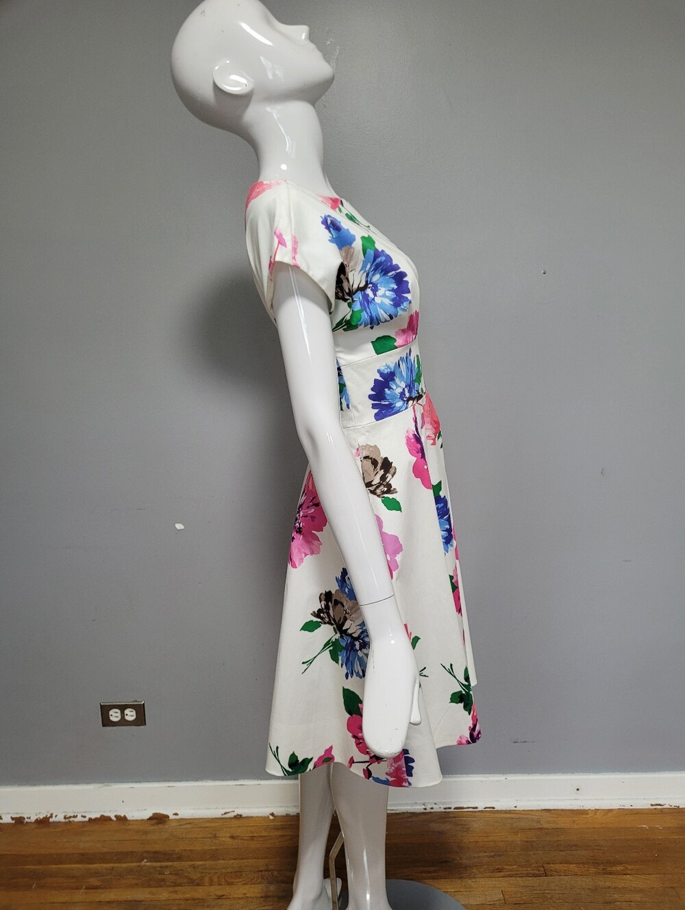 Kate Spade New York "Jess" Dress in Full Bloom White & Pink Floral, Size 8 - Picture 3 of 7